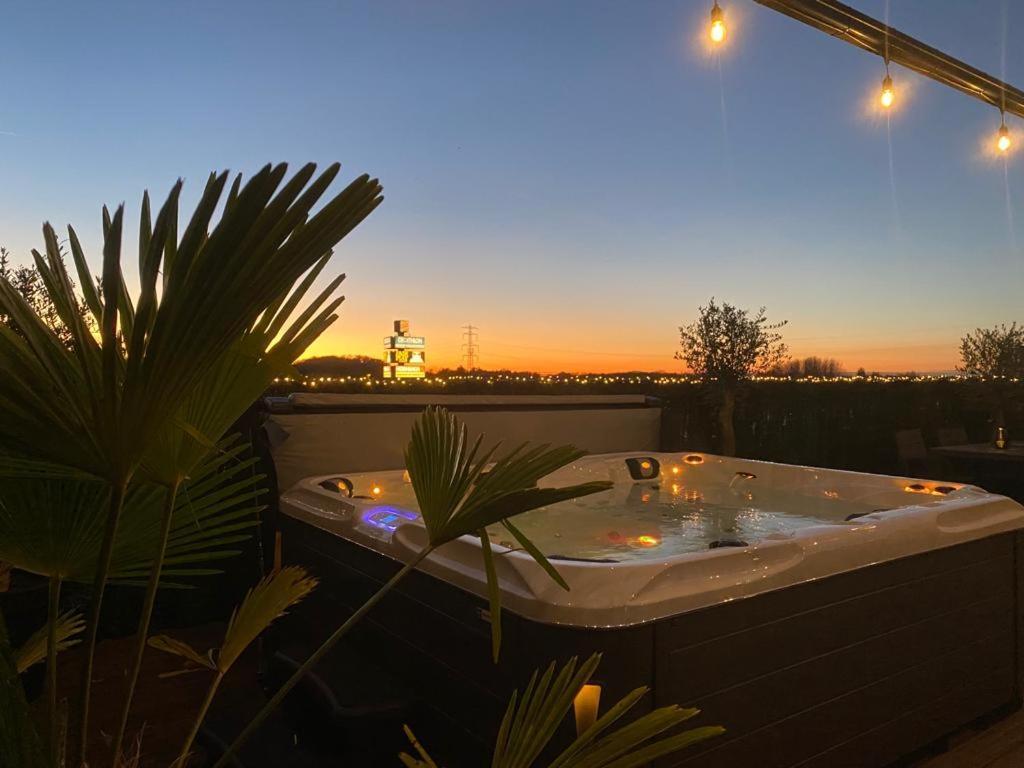 Wellness Dome Penthouse Suite Kerkrade Exterior photo